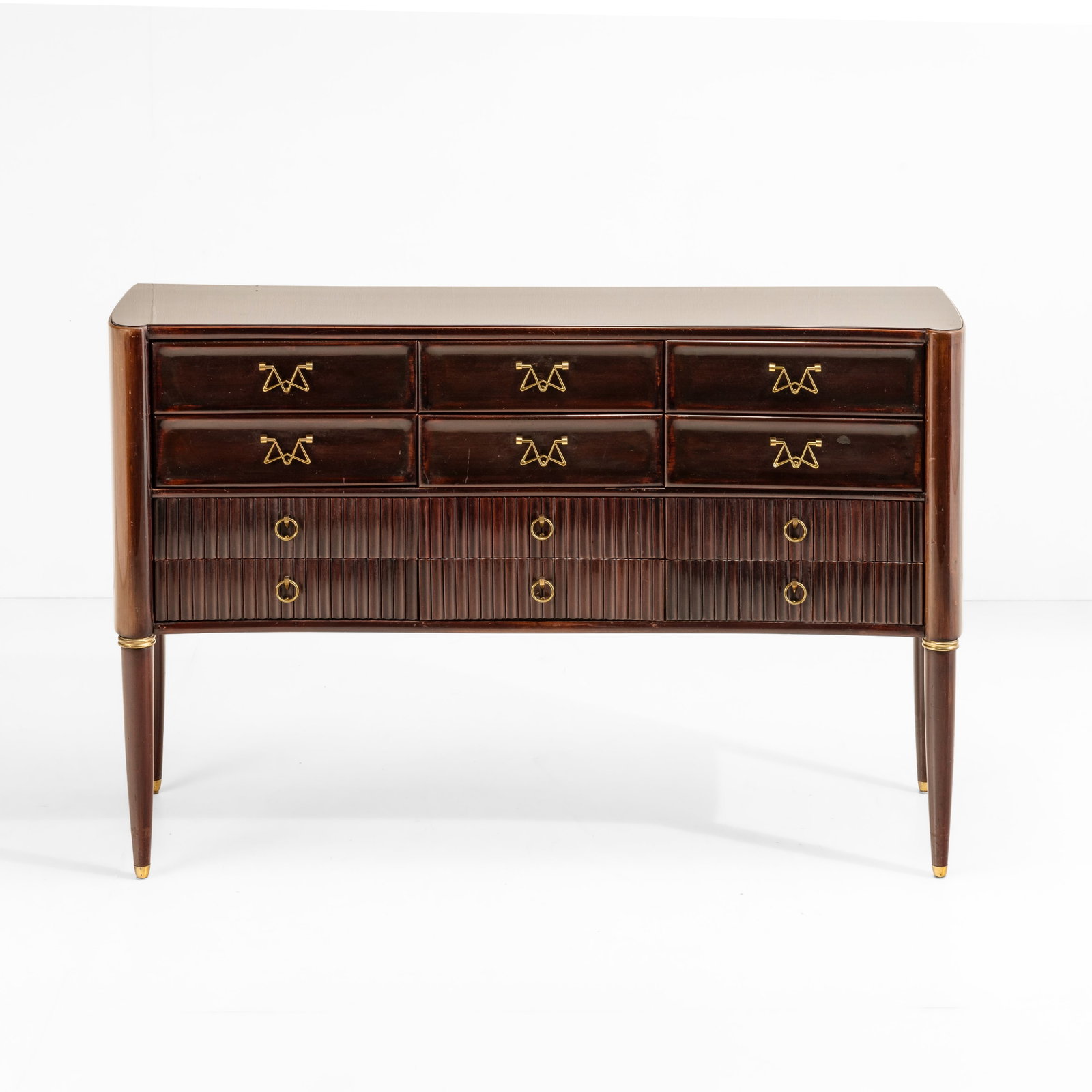 Osvaldo Borsani Mobile contenitore: Struttura in legno, dettagli in ottone. Piano in vetro colorato retrodipinto. Prod. ABV Arredamenti Borsani Varedo, Italia, 1940 ca. . Measuers: cm 140X45X90