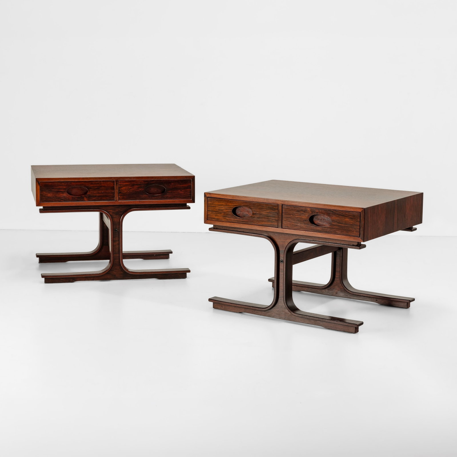 Gianfranco Frattini Due comodini mod. 554: Struttura in legno. Etichetta originale. Prod. Bernini, Italia, 1957. G. Gramigna, Repertorio del design italiano 1950-1980, p. 111, Mondadori, 1985. . Measuers: W. 70 - D. 53 - H. 47 Cm