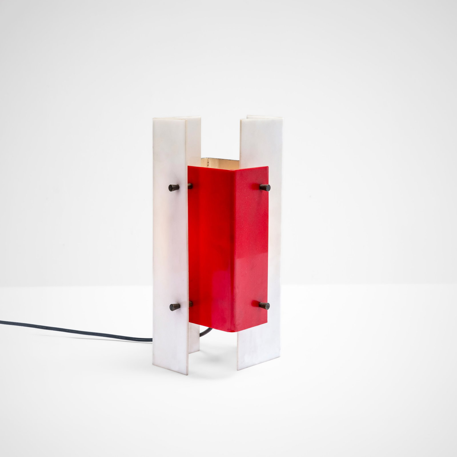 Jean Boris Lacroix Lampada da tavolo mod. 316: Struttura in metallo e metallo laccato, diffusore in perspex. Prod. Jacques Biny/Luminalite, Francia, 1958. P. Cuisinier, Design français 1950, La génération des jeunes loups, p. 314,