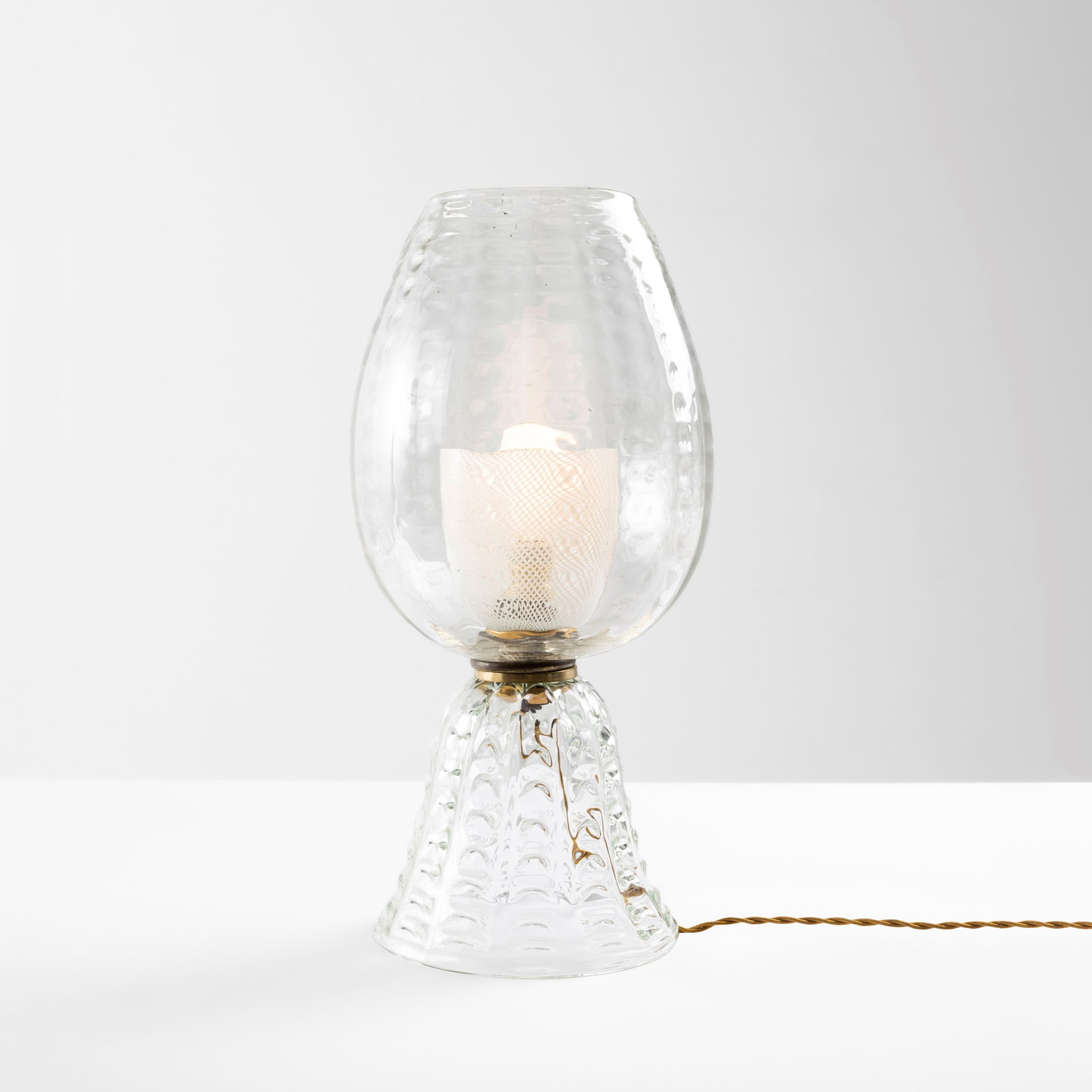 Seguso Lampada da tavolo: Struttura in vetro di Murano, dettagli in ottone. Prod. Seguso, Italia, 1950 ca. . Measuers: W. 23 - H. 50 Cm