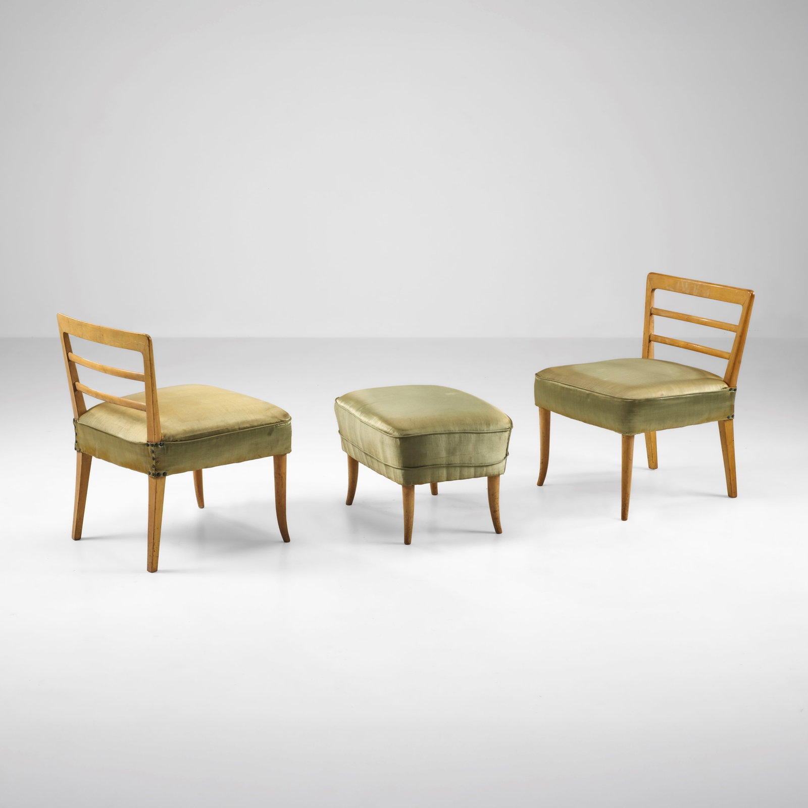 Paolo Buffa Due sedie con pouf: Struttura in legno, rivestimento in tessuto. Prod. Italia, 1950 ca. . Misure: Pouf: 41x56x h 34 Sedie: 50x48 x h 65