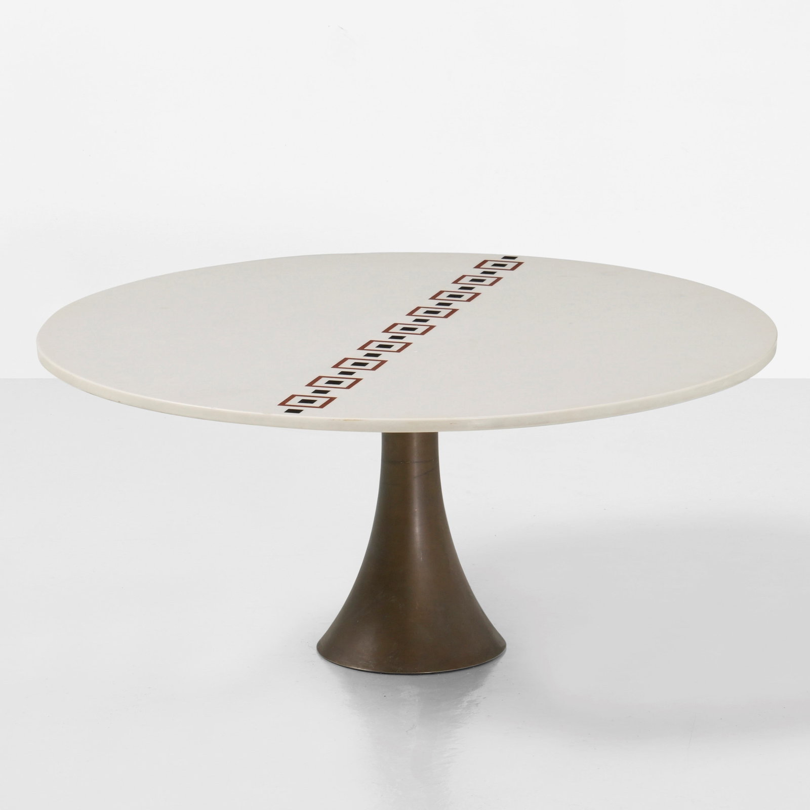 Angelo Mangiarotti Tavolo basso: Struttura in fusione di bronzo e piano in marmo intarsiato. Prod. Bernini, Italia, 1960 ca. Domus n. 400, marzo 1963 . Measuers: W. 81 - H. 36 cm