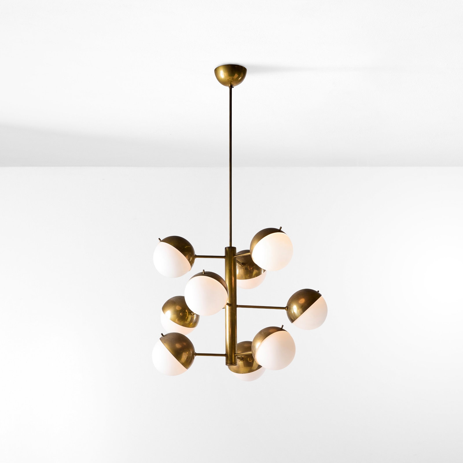 Stilnovo Lampada a sospensione mod. 1129: Struttura in ottone. Diffusori in vetro opalino. Prod. Stilnovo, Italia, 1960 ca. . Measuers: W. 65 - H. 120 Cm