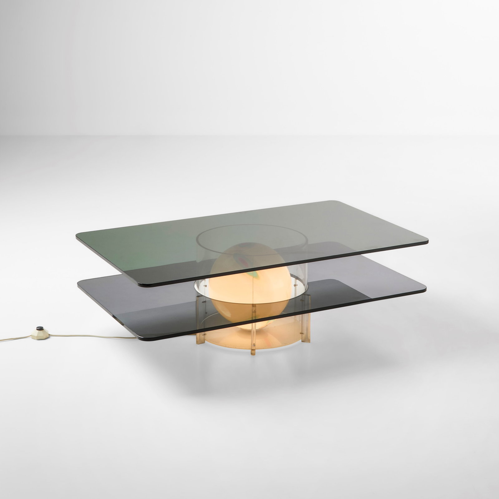 Gianfranco Mariani, Giorgio Ponti Tavolo basso luminoso mod. Settemila 17: Struttura in plexiglass e vetro satinato. Piani in cristallo molato colorato. Prod. Rimadesio, Italia, 1966 ca. . Measuers: W. 110 - D. 65 - H. 34,5 Cm
