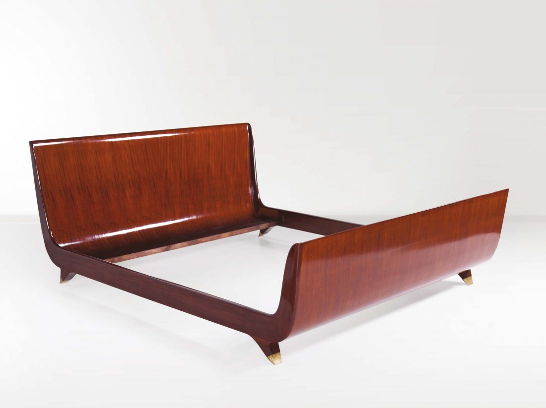 Paolo Buffa. Letto in palissandro con puntali in ottone: cm 216x180x86
