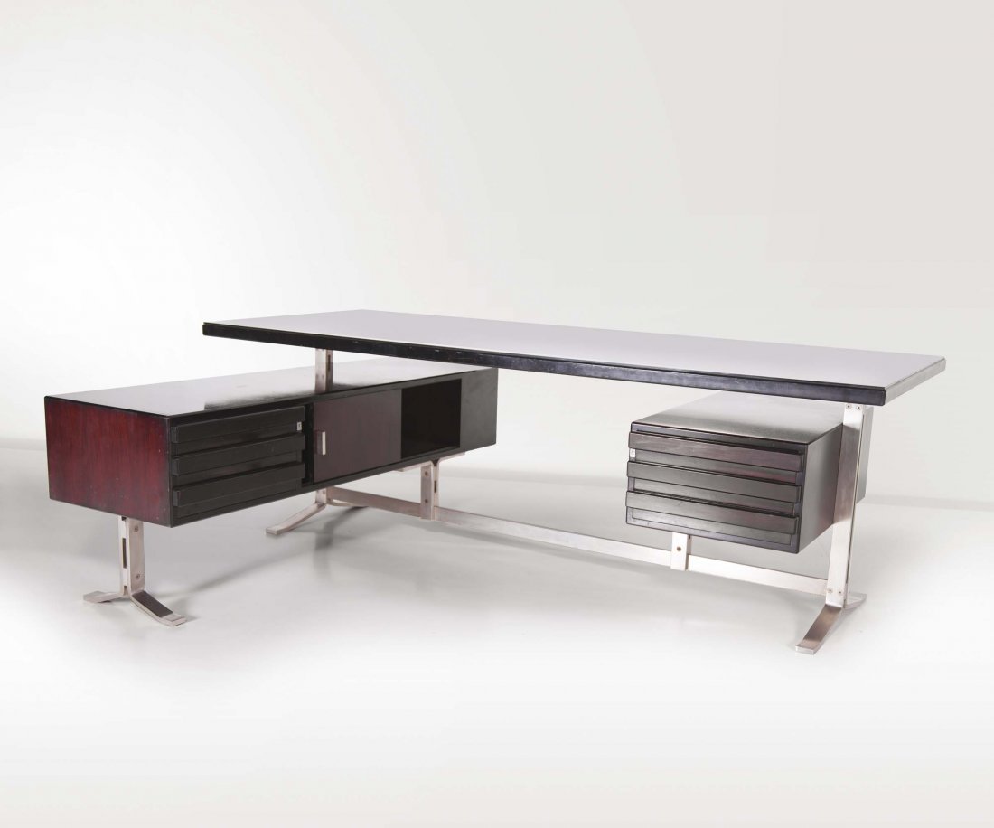 Formanova. Scrivania in acciaio e legno. Prod.: cm 225x77x170