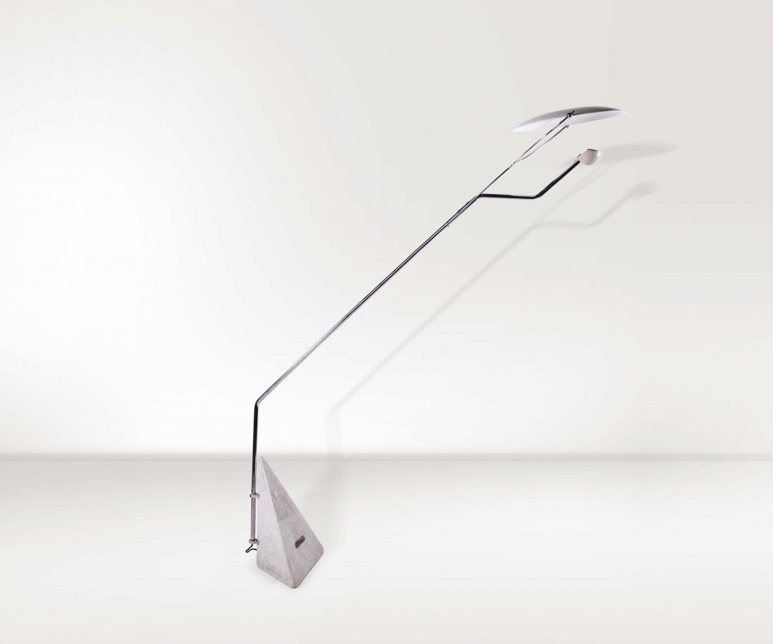 Claudio Salocchi. Prod. Skipper, Italia, 1973: Lampada da terra Riflessione con basamento in marno e struttura in tubolare dâ€™acciaio. cm 55x235x175