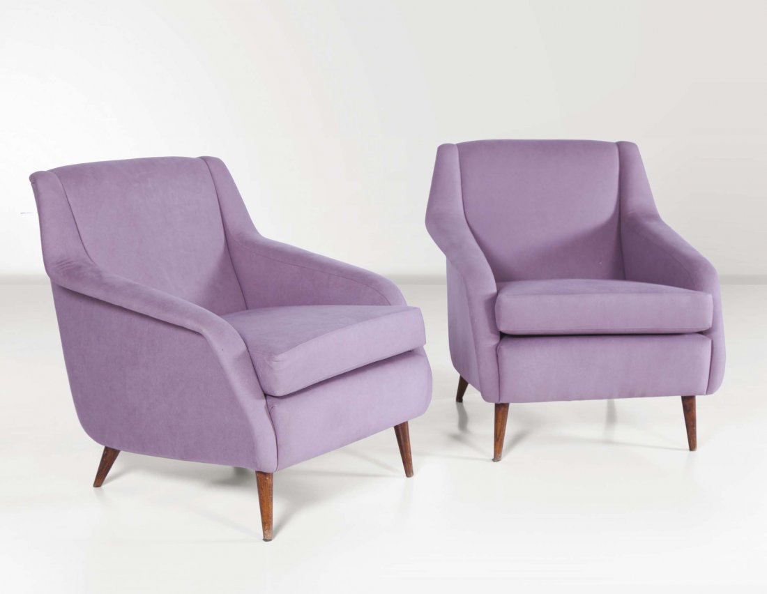 Carlo De Carli,: Coppia di poltrone in legno con rivestimenti in tessuto. Prod. Cassina, Italia, 1950 ca. cm 72x75x80