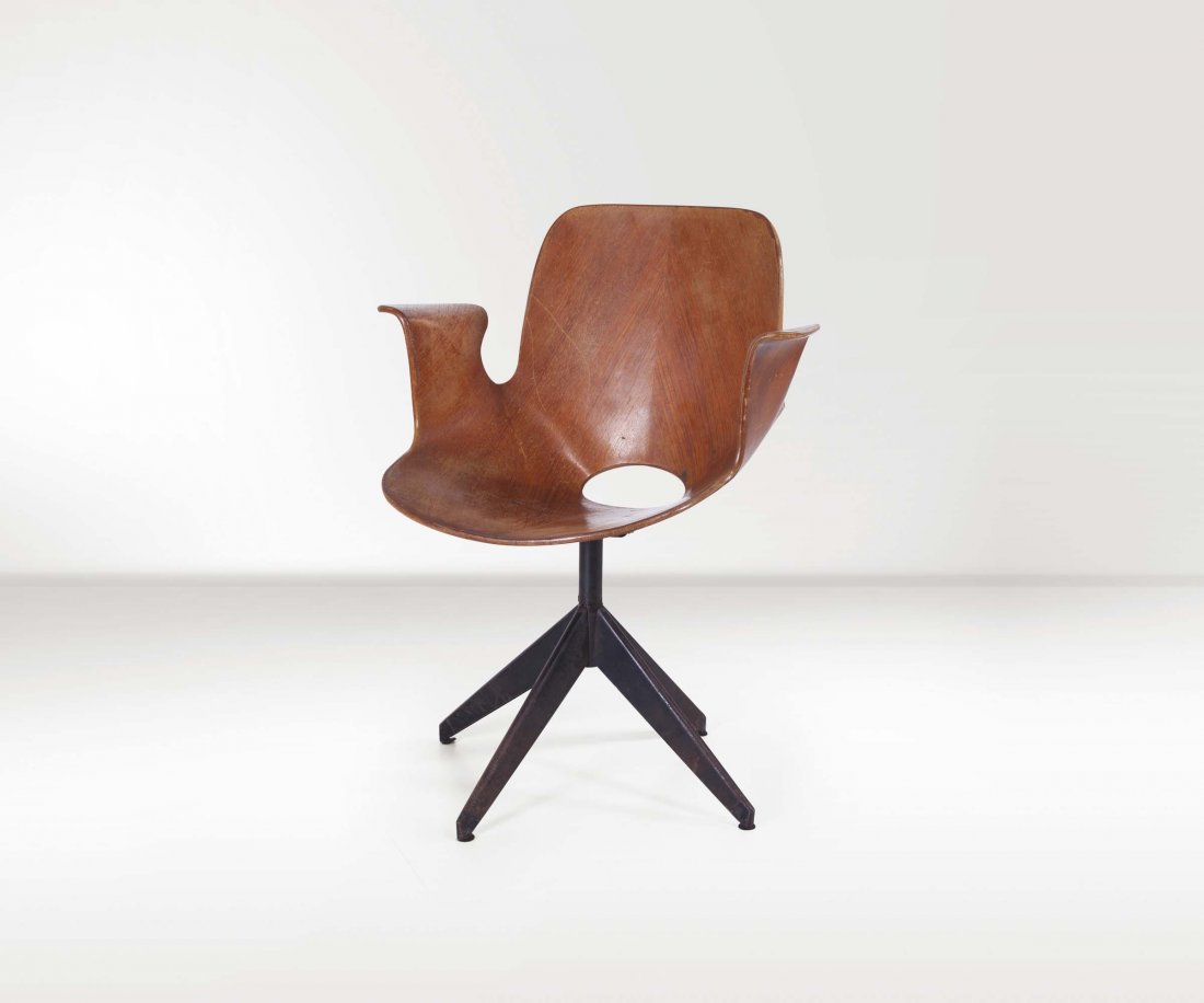 Vittorio Nobili,: Poltroncina girevole Medea in compensato curvato di teak e ferro verniciato. Prod. Fratelli Tagliabue, Italia, 1950 ca. cm 61x88x58