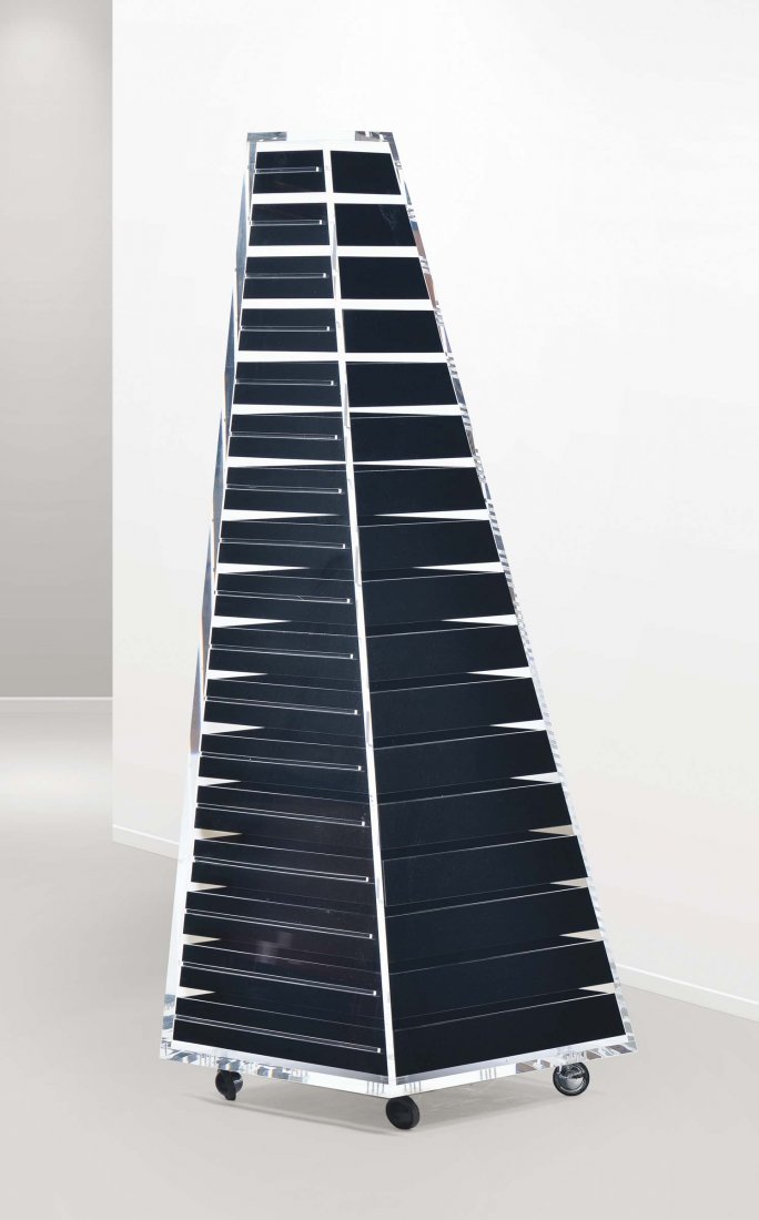 Shiro Kuramata,: Cassettiera modello Pyramid su ruote con struttura in metacrilato trasparente e 17 cassetti in metacrilato nero. Prod. Cappellini, Italia, 2010 cm 69x183.5x60.5