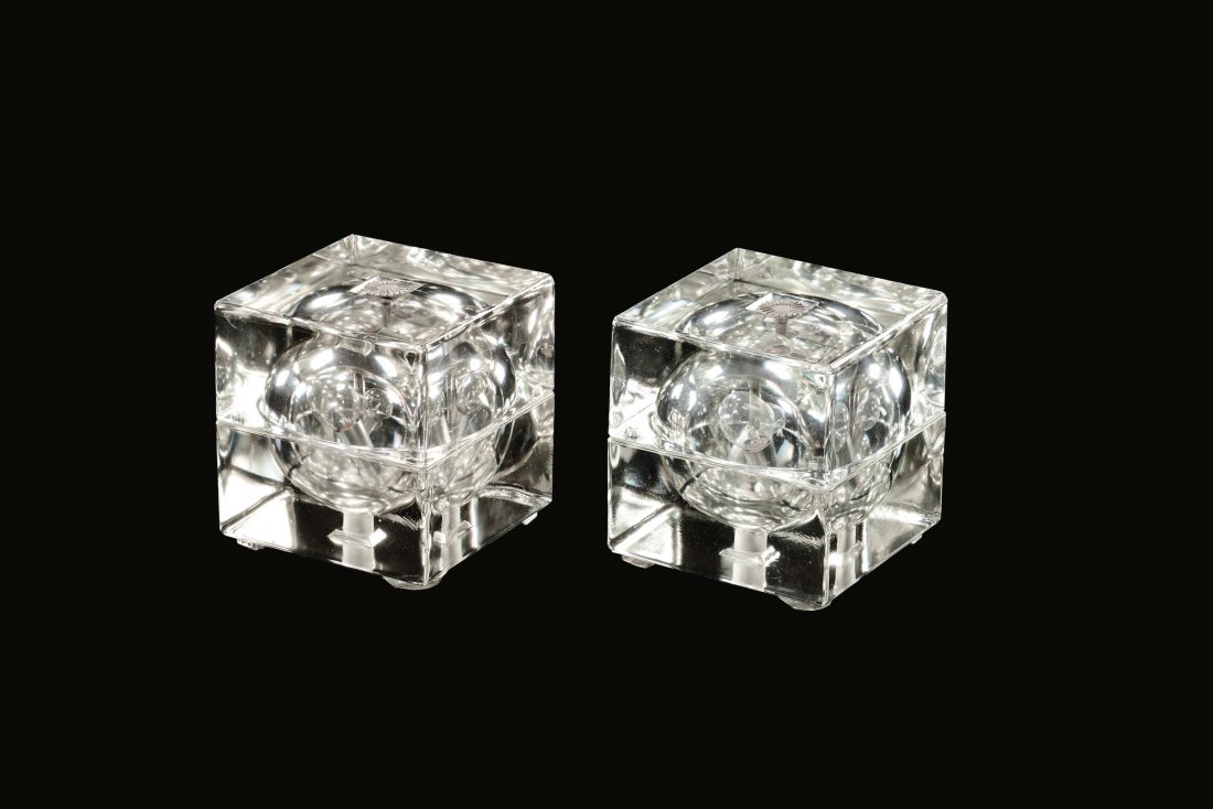 Alessandro Mendini, Cubosfera: due lampade da tavolo in vetro stampato e sabbiato. Prod. Fidenza Vetraria, 1968 Cm 16x16x16, Bibl.: Domus nÂ°467 (ottobre 1968), p.35