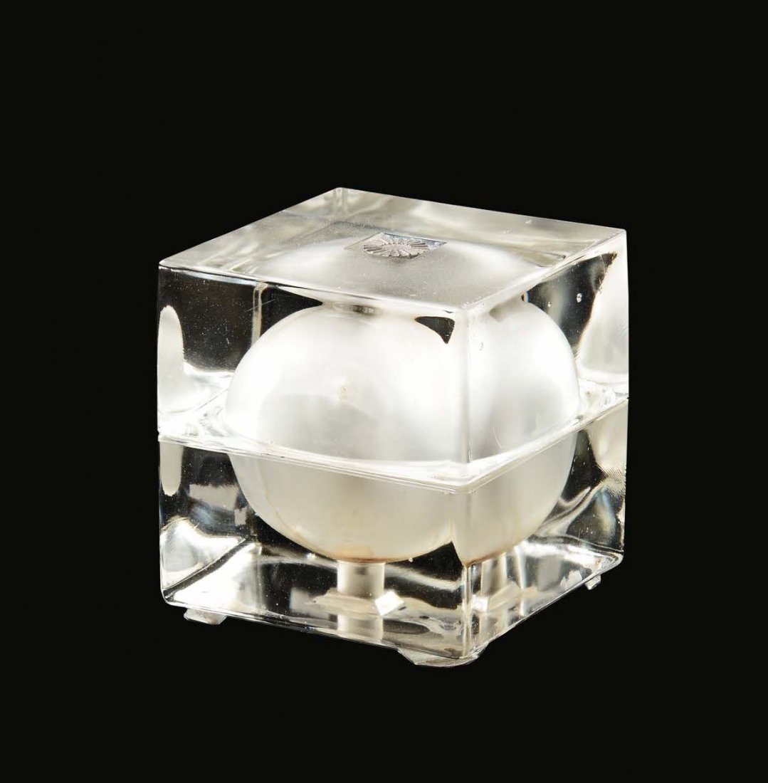 Alessandro Mendini, Cubosfera: Lampada da tavolo in vetro stampato e sabbiato. Prod. Fidenza Vetraria, 1968 Cm 16 x 16 x 16, Bibl.: Domus nÂ°467 (ottobre 1968), p.35