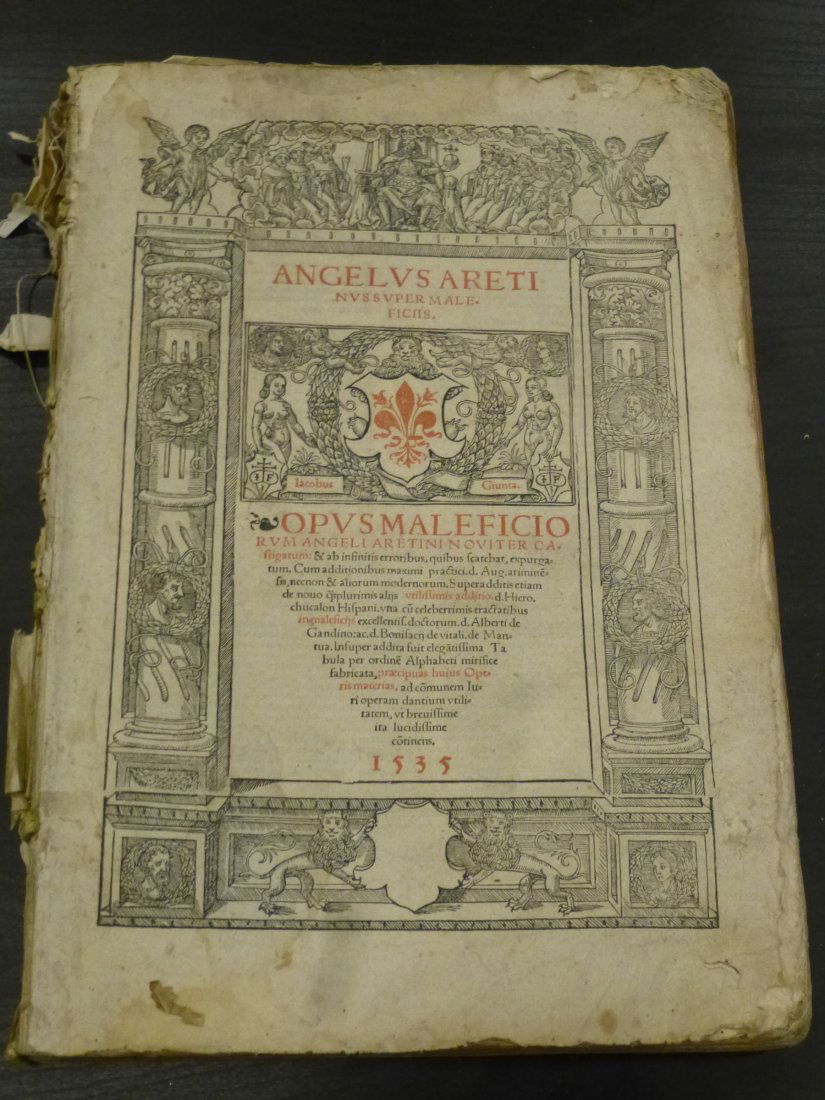 Giuridica - Cinquecentine, Angelus Aretinus: Opus Maleficiorum Angeli Aretini noviter castigatum.Probabilmente Lione, 1535. Mancante di legatura e scompleto (mancano carte in fine). Esemplare da studio.