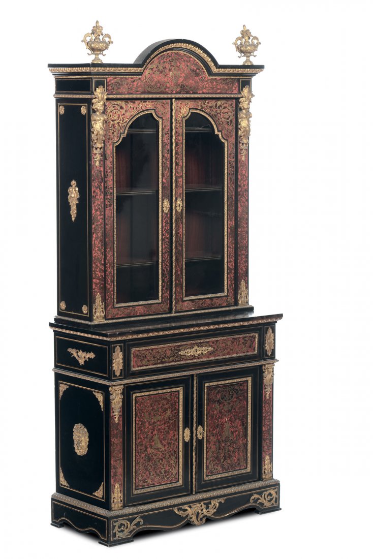 Credenza a due corpi in stile boulle, XIX secolo,: intarsi ed applicazioni di bronzi dorati, base a due ante sormontate da cassetto a calatoia che cela vani a giorno e cassettini, alzata a due ante a vetro, cm 105x43x242