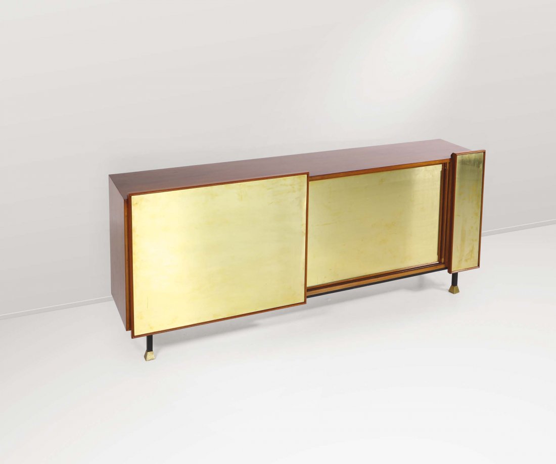 Credenza in legno con rivestimenti in ottone.,: Prod. Italia, 1950 ca. cm 201x83x45