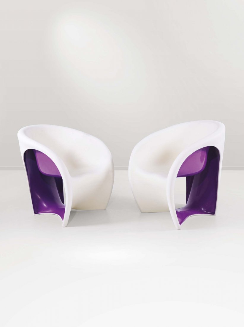 Ron Arad,: Coppia di poltroncine MT1 in polietilene stampato in rotational moulding. Prod. Driade, Italia, 2004 cm 73.5x83x74, Bibliografia Catalogo originale Driade.