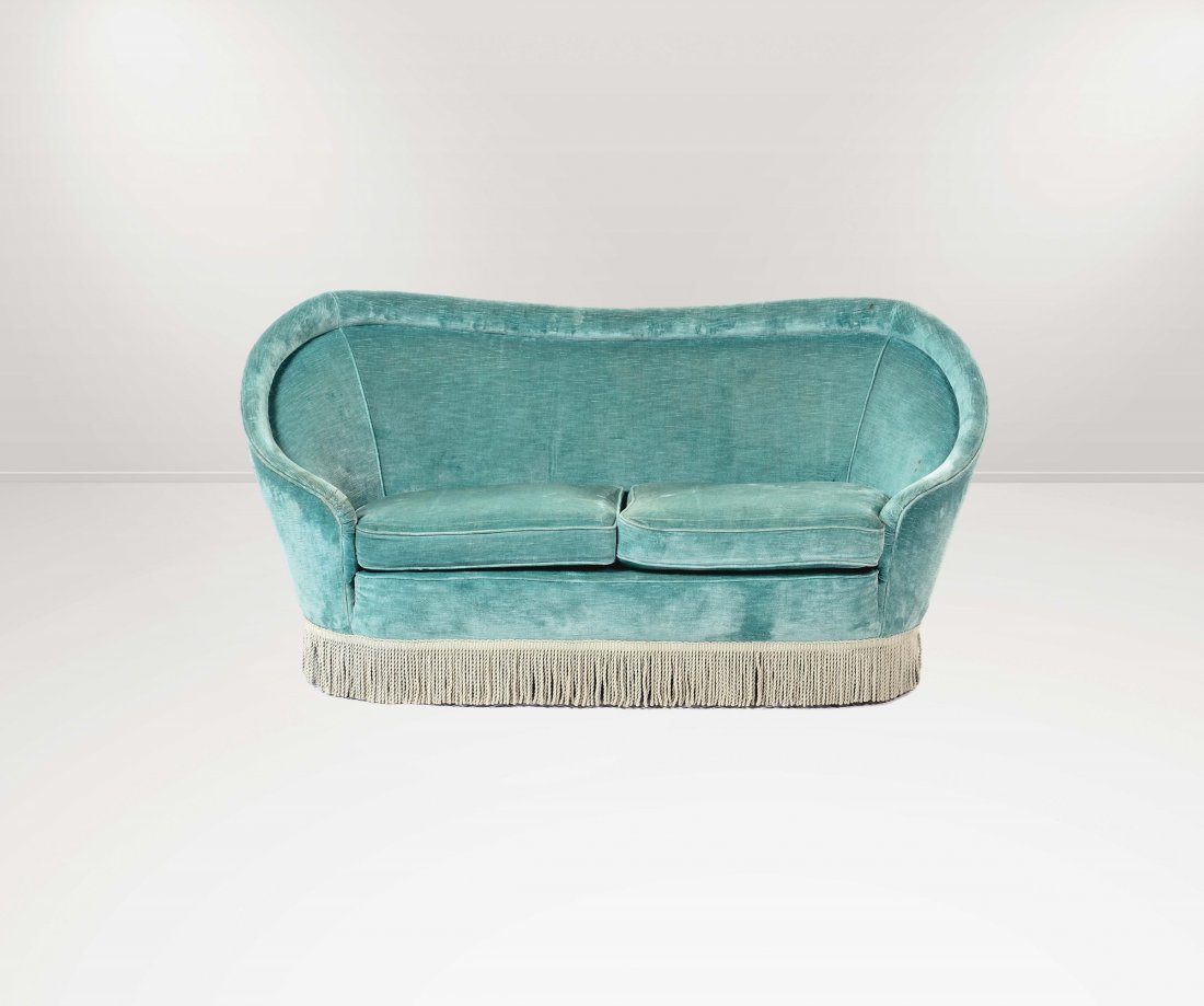 Gio Ponti,: Divano con struttura in legno e rivestimento in tessuto. Certificato di autenticitÃ . Prod. Italia, 1940 ca. cm 156x82x76