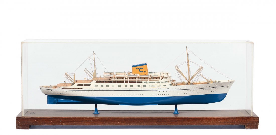 Modello del piroscafo Fulvia della linea Costa,: in teca, cm 38x107x25