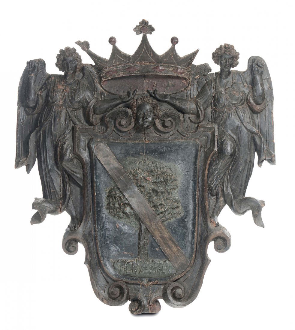 A great wooden and painted crest of the venetian: Importante stemma con figure di angeli ai lati che sorreggono corona patrizia scolpito nei modi influenzati dai modelli dello scultore e architetto Jacopo Sansovino (Firenze 1466 - Venezia 1570) cm 16