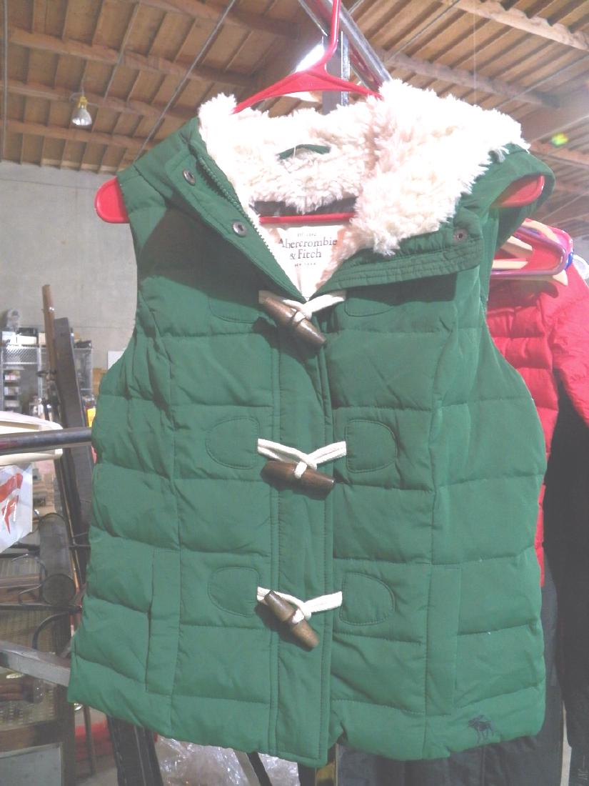 New Ambercombie & Fitch Quilted Hoodie Vest Size M: Zipper front with Barrel buttons 60% feather filled & 35% down...green fleece lined.... new tags on trl 2825