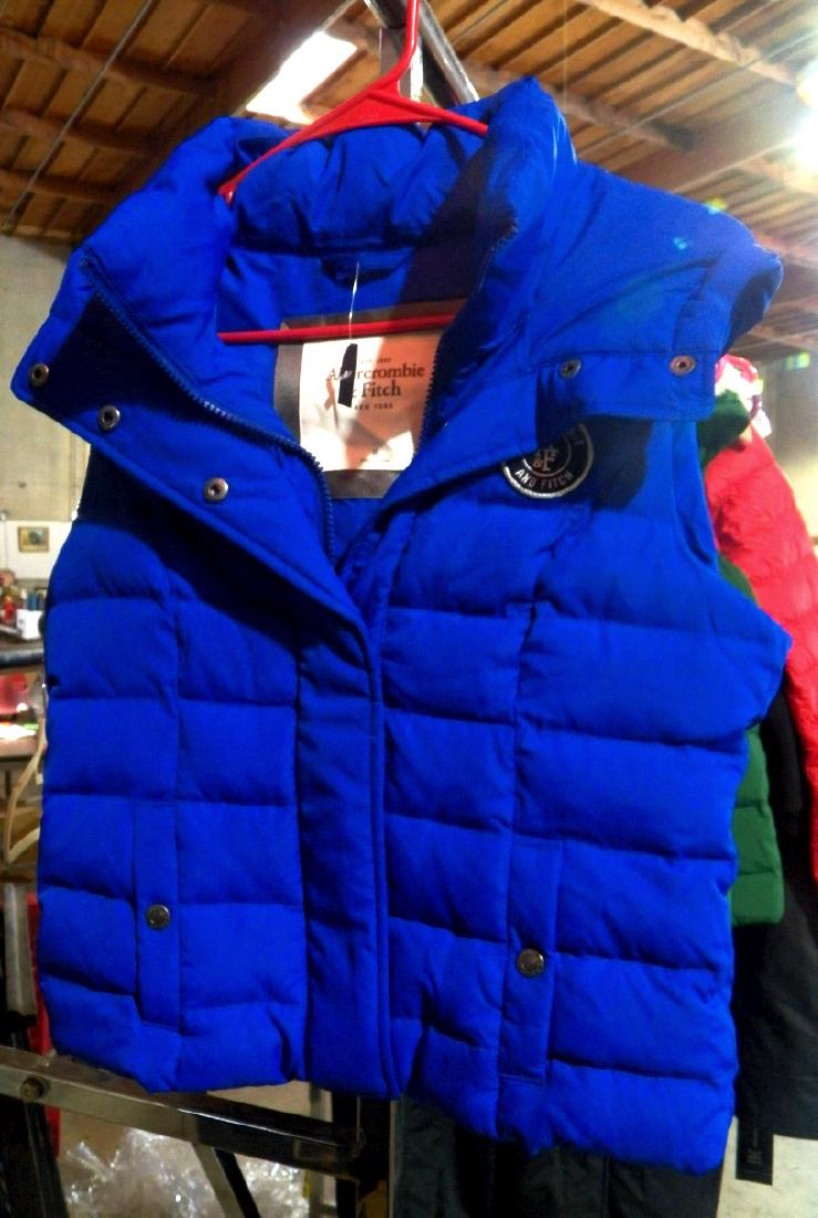 New Aeropostale & Fitch Quilted Hoodie Vest Size M: Zipper front 60% feather filled & 35% down...Blue.. new tags on trk 2825