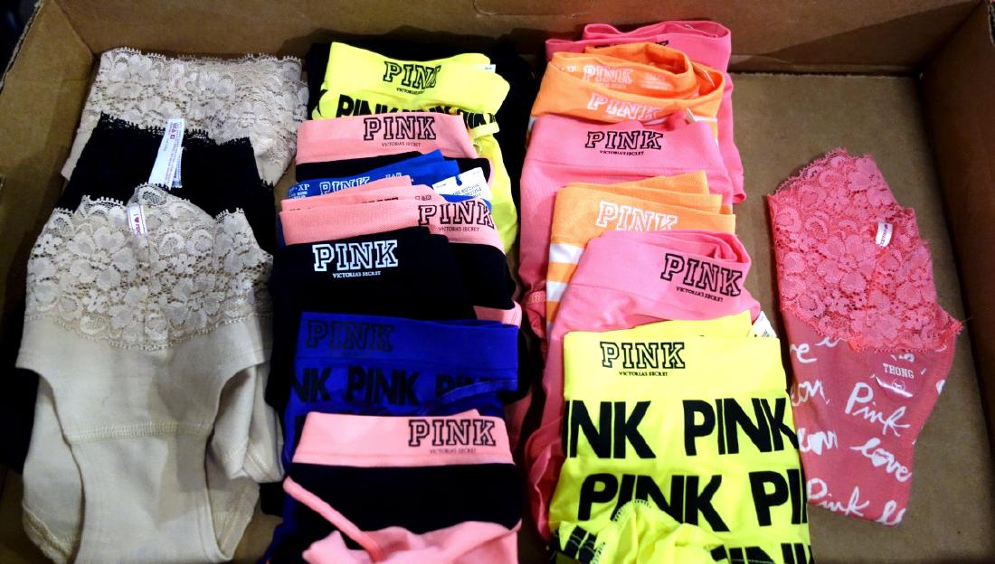 Victoria Secret Ladies Underware Size xs-xp: 11- low rise hipsters(30,00 ea), 6- body shorts(32.00 ea), 1 low rise thong (22.00 ea) comes with bag