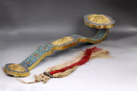 AN CHINESE QING CLOISONNE GOLD ATTACHED RUYI SCEPTER,: AN CHINESE QING DYNASTY CLOISONNE GOLD ATTACHED RUYI SCEPTER, A Ruyi with blue theme and gold color on the edge; a piece of gold on each end and the middle. Body has flower figures and there is a stri