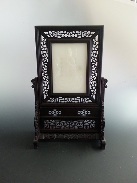 AN CHINESE JADE & ROSEWOOD TABLE SCREEN: AN CHINESE JADE & ROSEWOOD TABLE SCREEN. Rosewood table screen Dimension: 15.25'' H