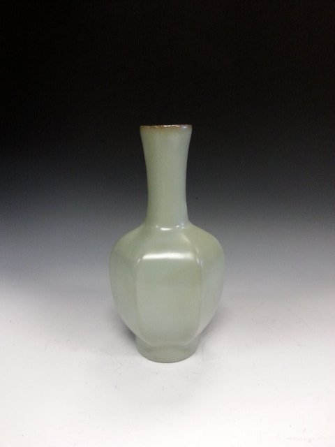 ANTIQUE CHINESE WHITE GLAZED SIX PANEL PORCELAIN VASE: ANTIQUE CHINESE WHITE GLAZED SIX PANEL PORCELAIN VASEThis vase has six panel and has long neck on top. Of white or light green glazed. Gilt edge found on top and there is no design or pattern on the b
