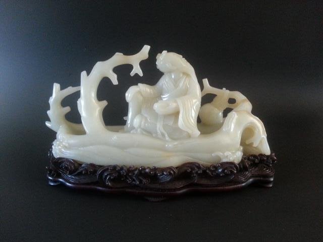 ANTIQUE HETIAN JADE CARVED OLD MAN AT NIGHT. 18TH C.: Hetian jade carved statue of an old man sitting down next to two dried trees with his left hand holding an object. The dried trees jointed together and formed a bowl which allowing the old man to ride