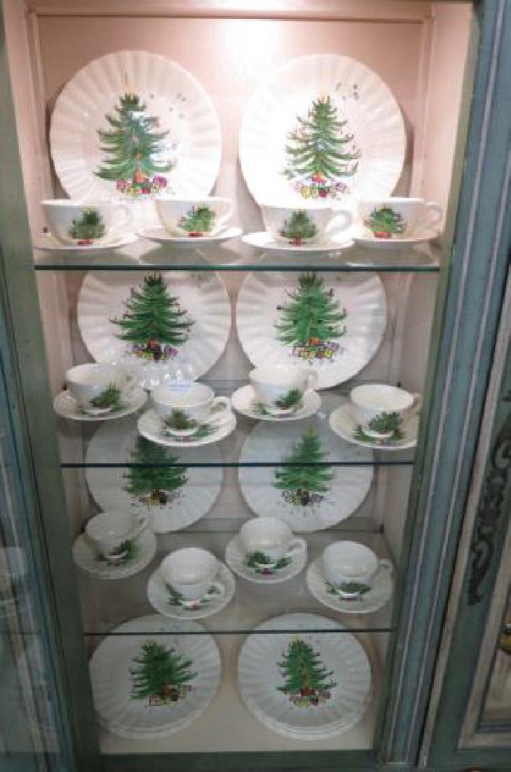 39 pc Blue Ridge Pottery Christmas Mistletoe Dinnerware (1 of 5)