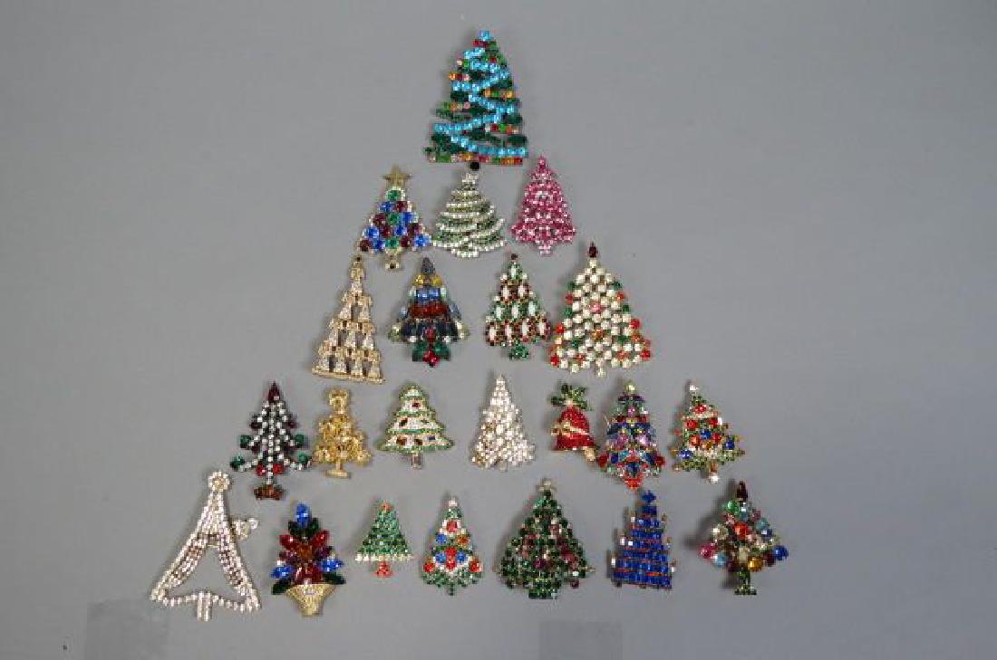 Collection of 22 Christmas Tree Brooches, (1 of 3)