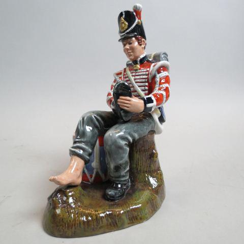 Royal Doulton Figurine "Drummer Boy",: HN-2679, 8.75", excellent