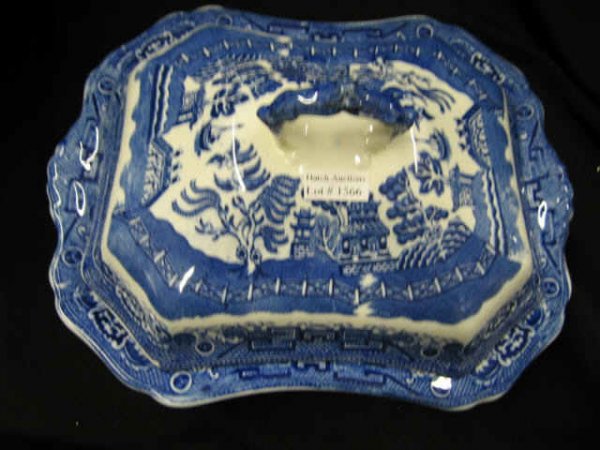 Allertons English "Blue Willow" Ironstone covered: covered server, 9" x 11", excellent.
