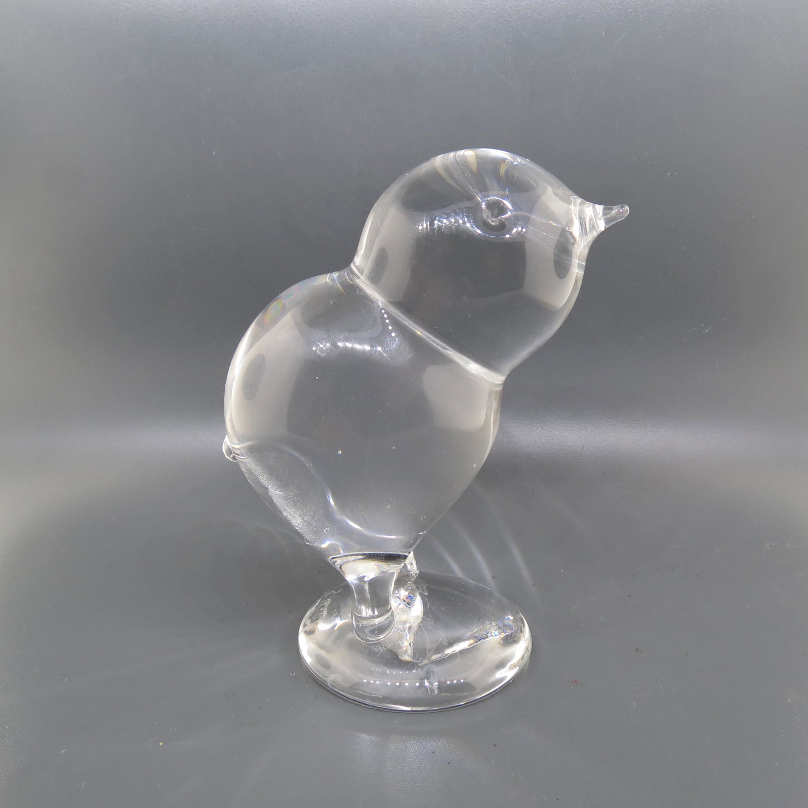Steuben Crystal Figurine of a Chick,: 4", excellent.....Steuben was founded in 1903 by renowned English glass master Frederick Carder, who named it for the New York State county where the town of Corning is located. In 1918, Steuben (pron