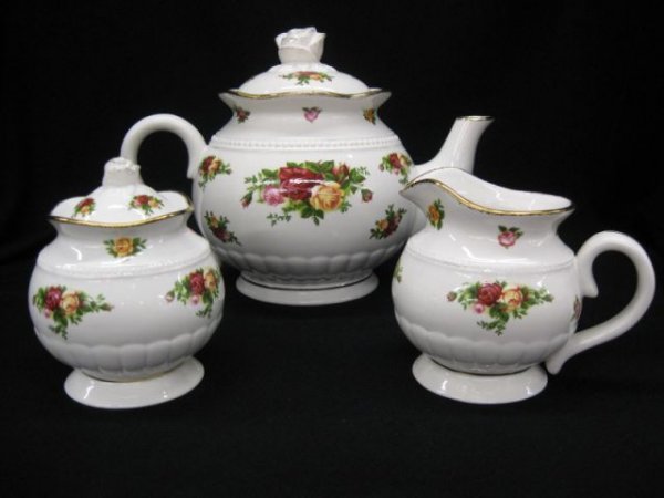 Royal Albert Tea Set, Old Country Roses, teapot, : Old Country Roses, teapot, creamer & sugar, excellent.