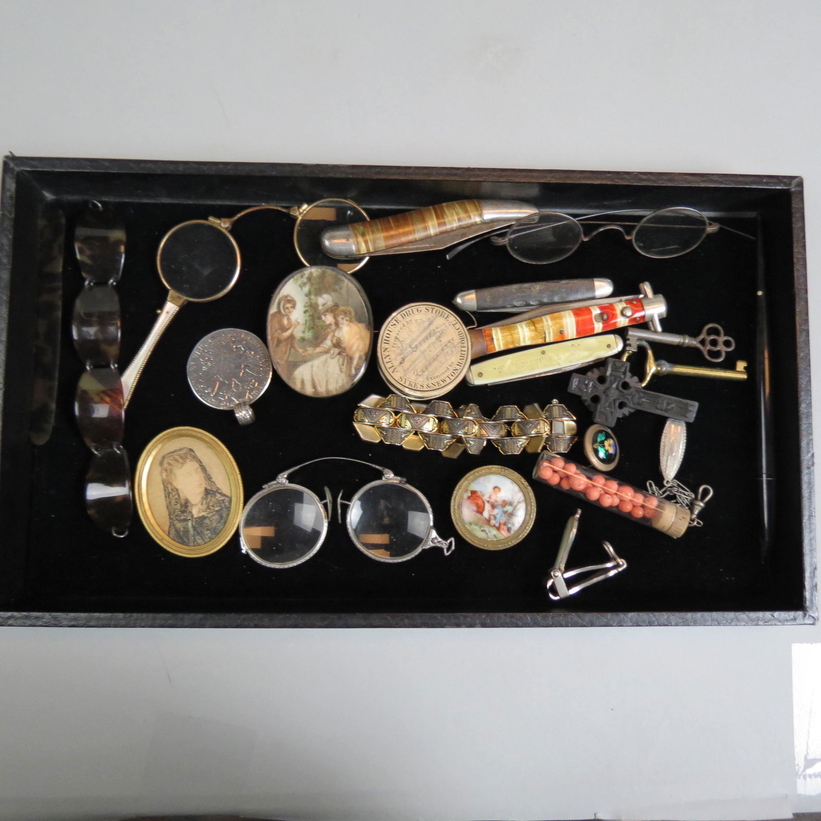 Tray Lot of Estate Miscellaneous, (1 of 6)