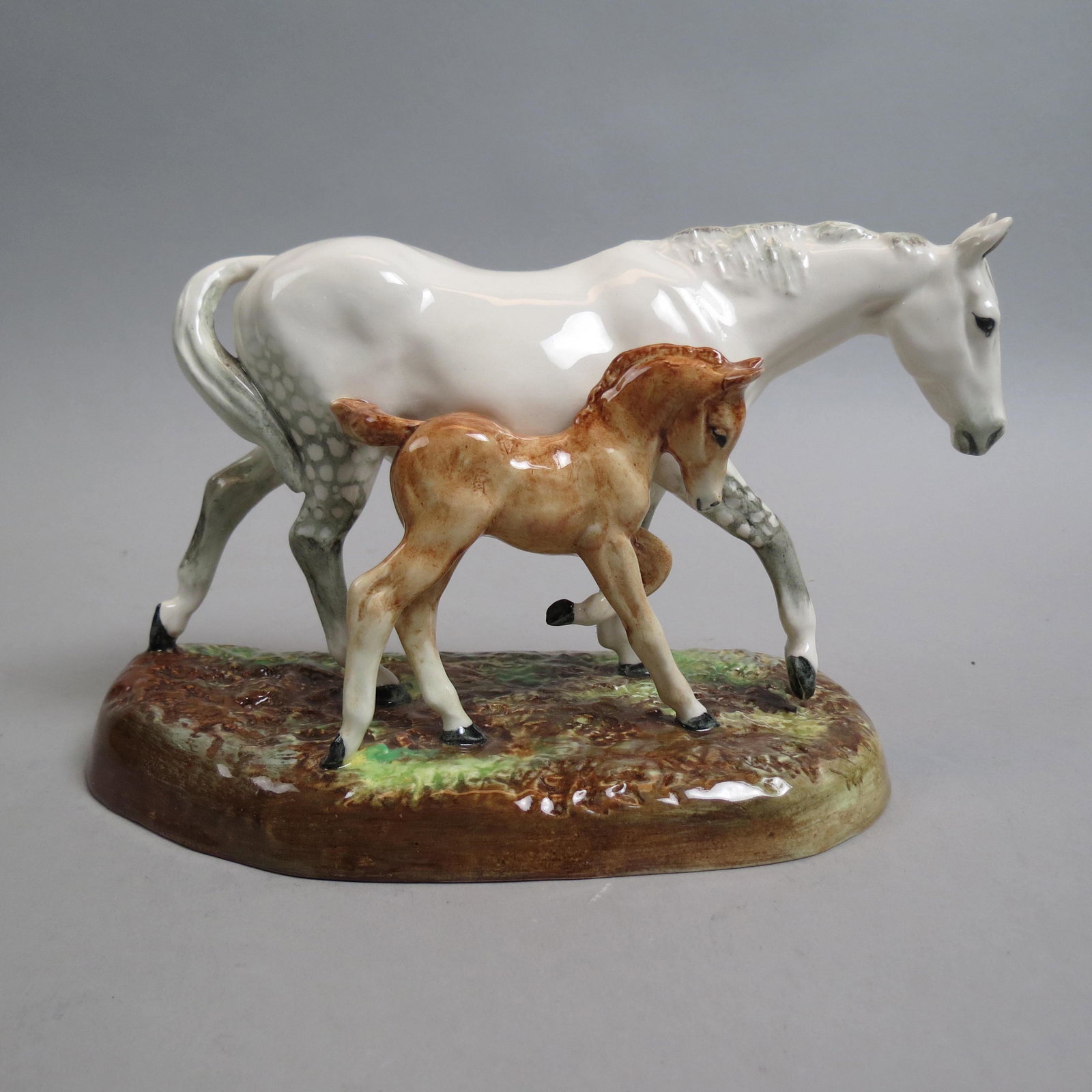 Royal Doulton Porcelain "Guld Mare & Foal",: HN-2532, dapple grey chestnut mare with foal, 5" X 8", excellent.