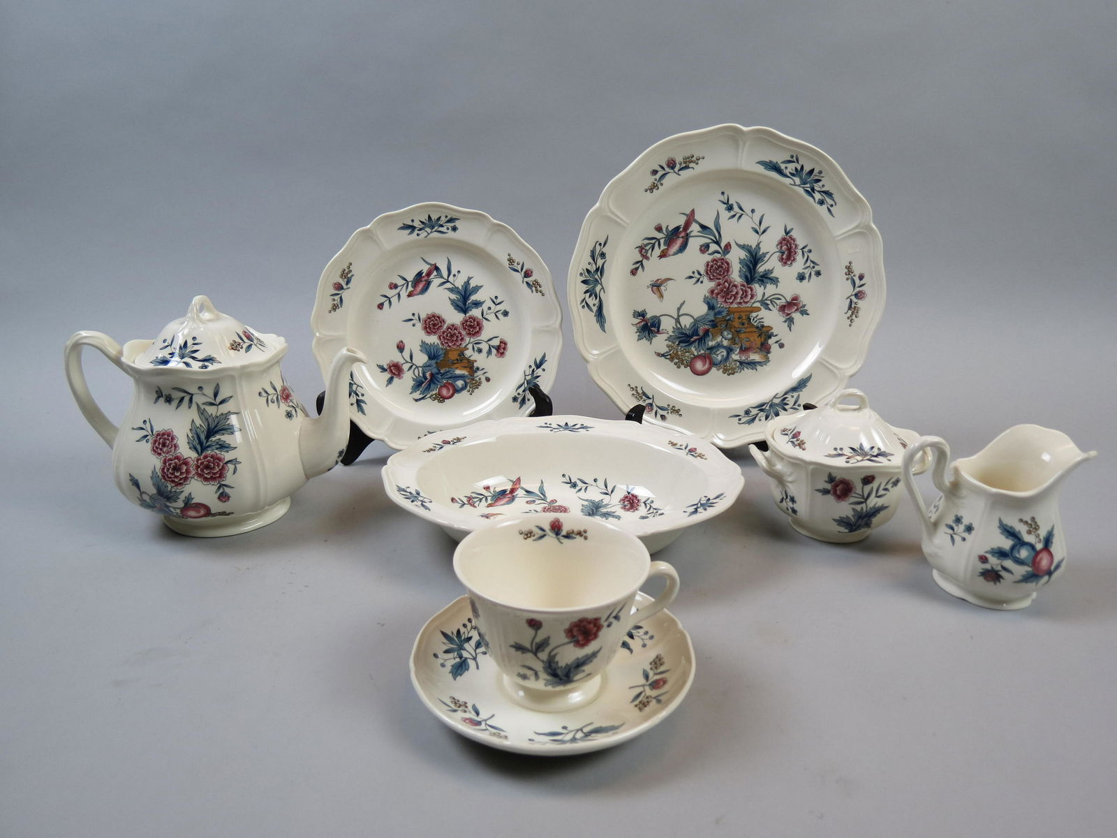 79 pc. Wedgwood "Williamsburg Potpourri" China Set (1 of 8)
