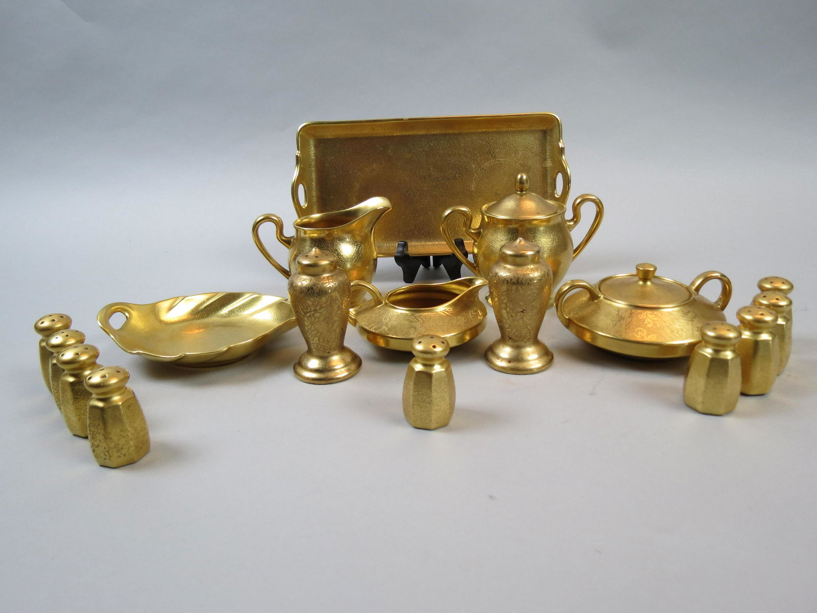 17 pcs. Gold Encrusted China by Pickard (1 of 6)