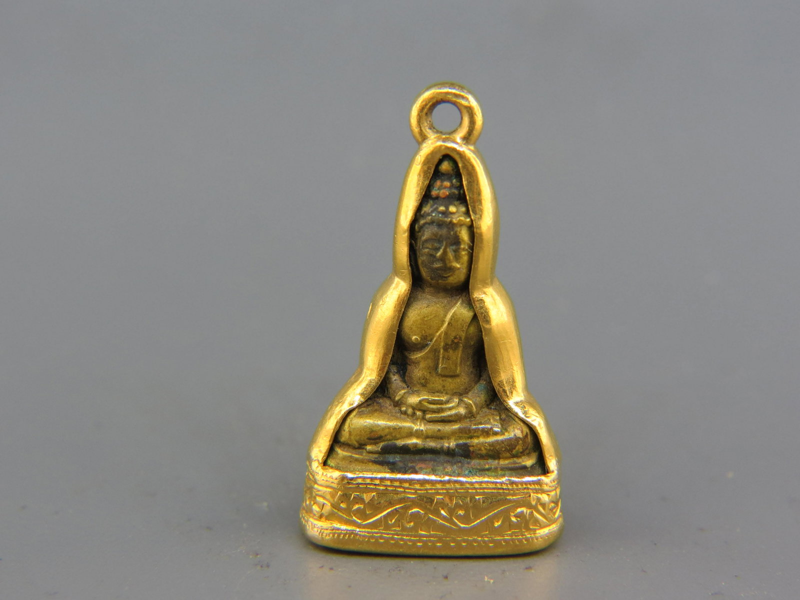 Asian Buddha Pendant in High Carat Gold Frame: Test 22K yellow gold with bronze seated buddha within, 1", unsigned.