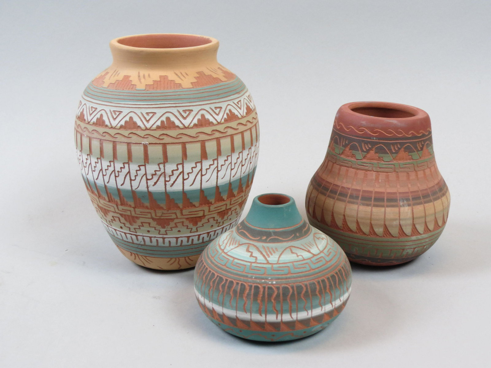 3 pcs. Native American Pottery Vases (1 of 8)