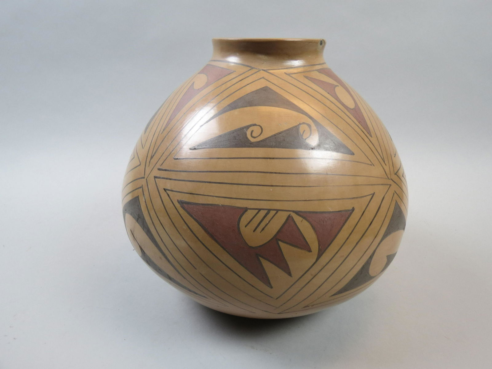 Nicolas Silveira Native American Pottery Vase (1 of 7)