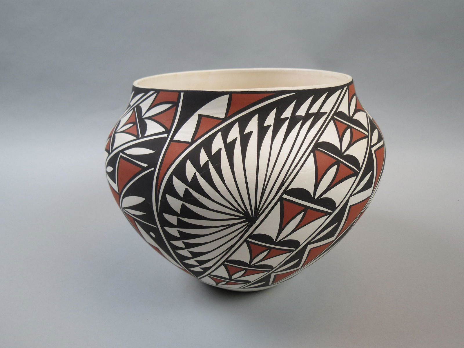 Acoma Native American Pottery Vase, signed (1 of 7)