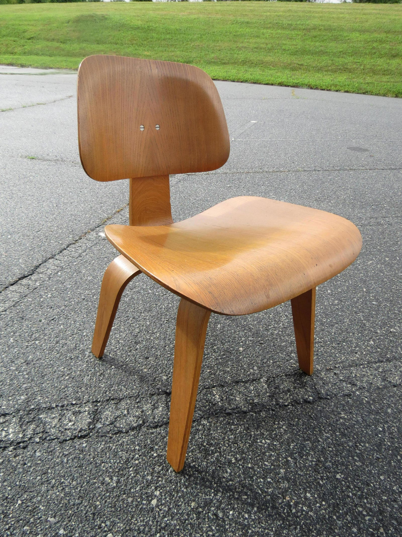 Eames Chair by Evans Products Co., 1947 (1 of 10)