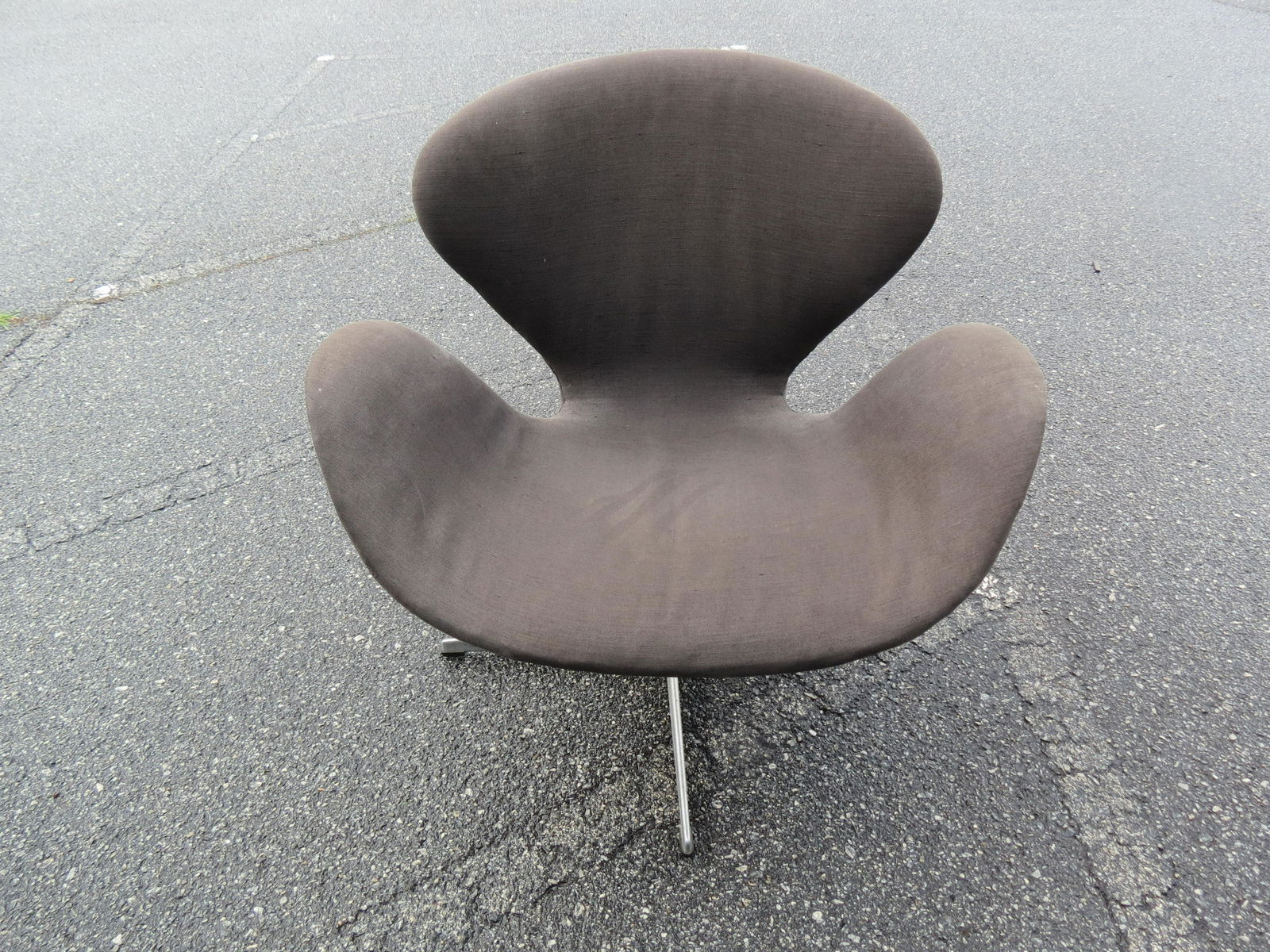 Arne Jacobsen "Swan" Chair: Arne Jacobsen "Swan" Chair, for Fritz Hansen, original fabric, mid-century modern............Biography from WrightArne Jacobsen was an architect and designer who approached his work from both perspect