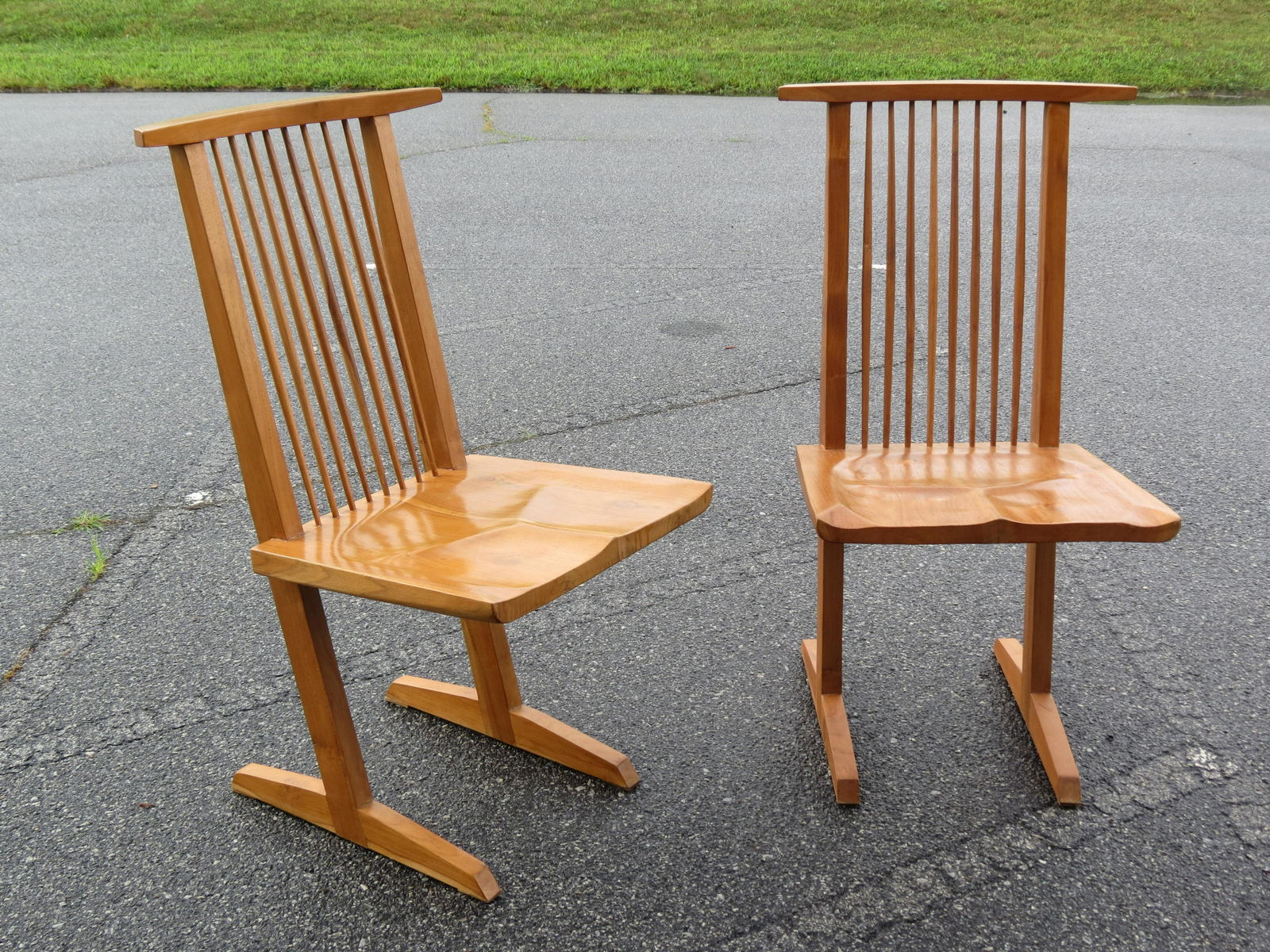 Pair of George  Nakashima Style "Conoid" Chairs (1 of 6)