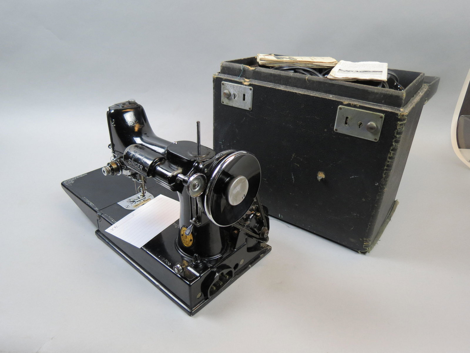 Singer Featherweight Style Portable Sewing Machine (1 of 6)