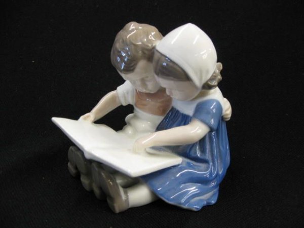 Bing & Grondahl Porcelain Figurine of Young boy & : boy & girl reading, #1567, 4", excellent.