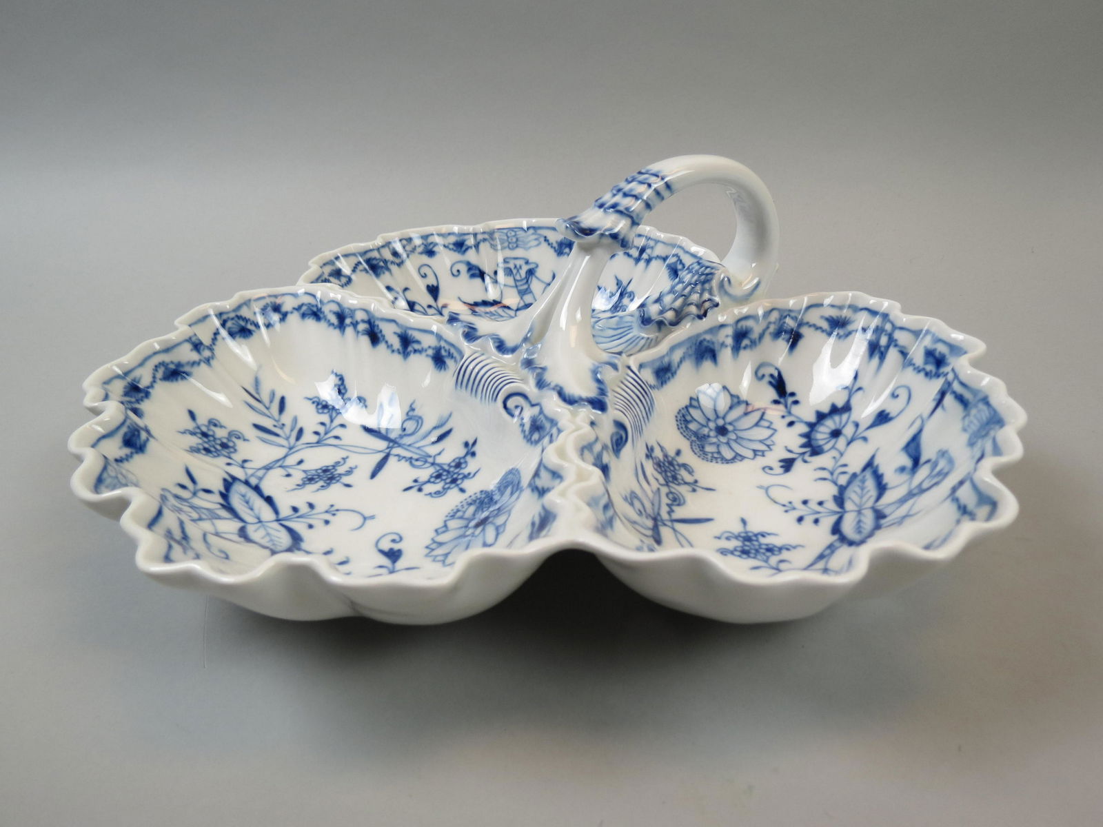 Meissen Porcelain "Blue Onion" Pattern Server, (1 of 9)